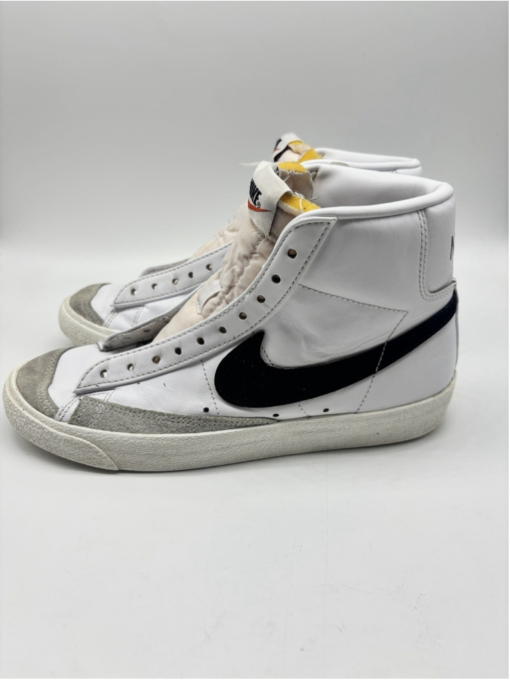 Nike Womens Blazer Mid 77 CZ1055-100 White Lace-Up Mid Top Sneakers Shoes Size 8